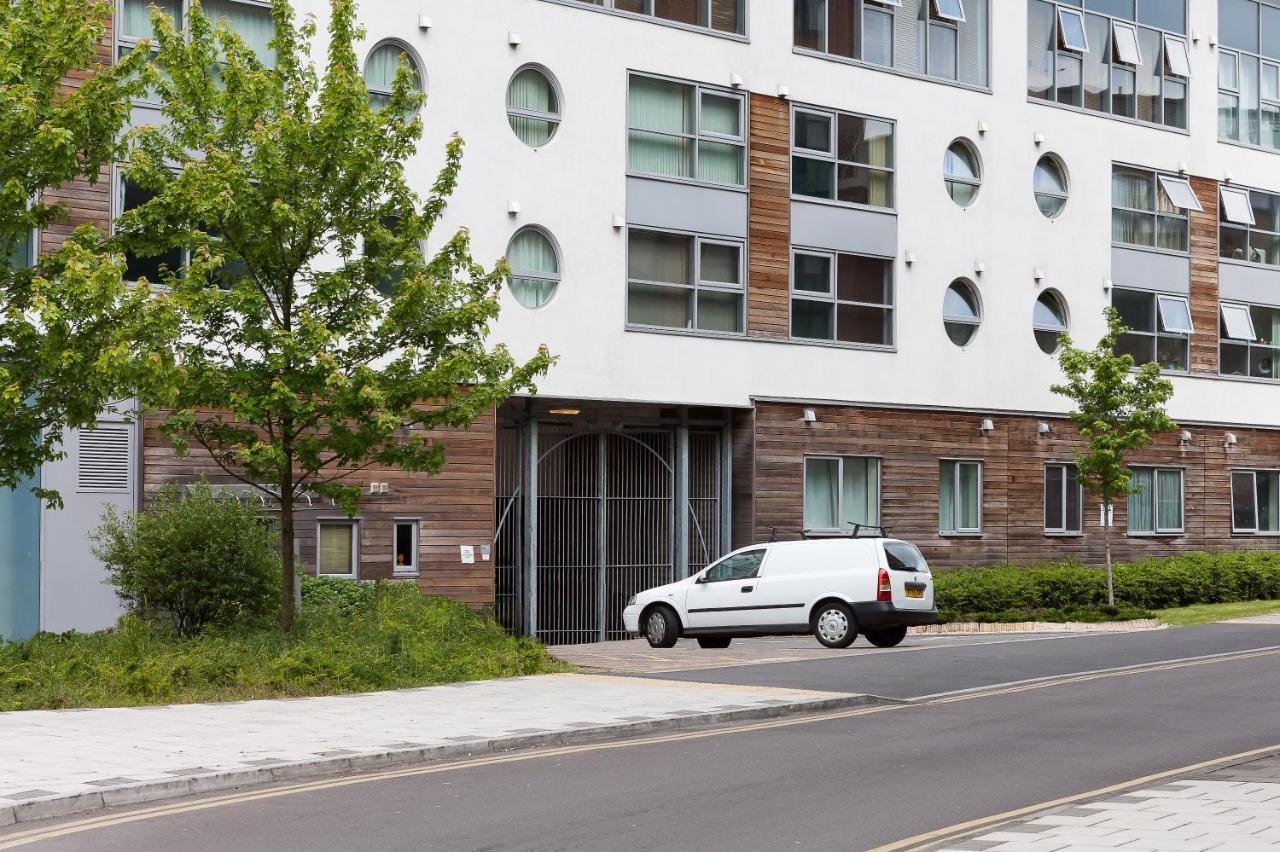 Paramount Apartment Swindon