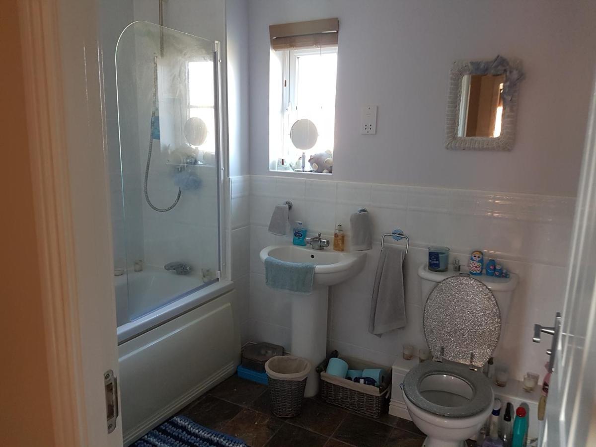 Siobhan's Abode 2 Deluxe Doubles N Large Single No Pets Habitación en casa particular Swindon
