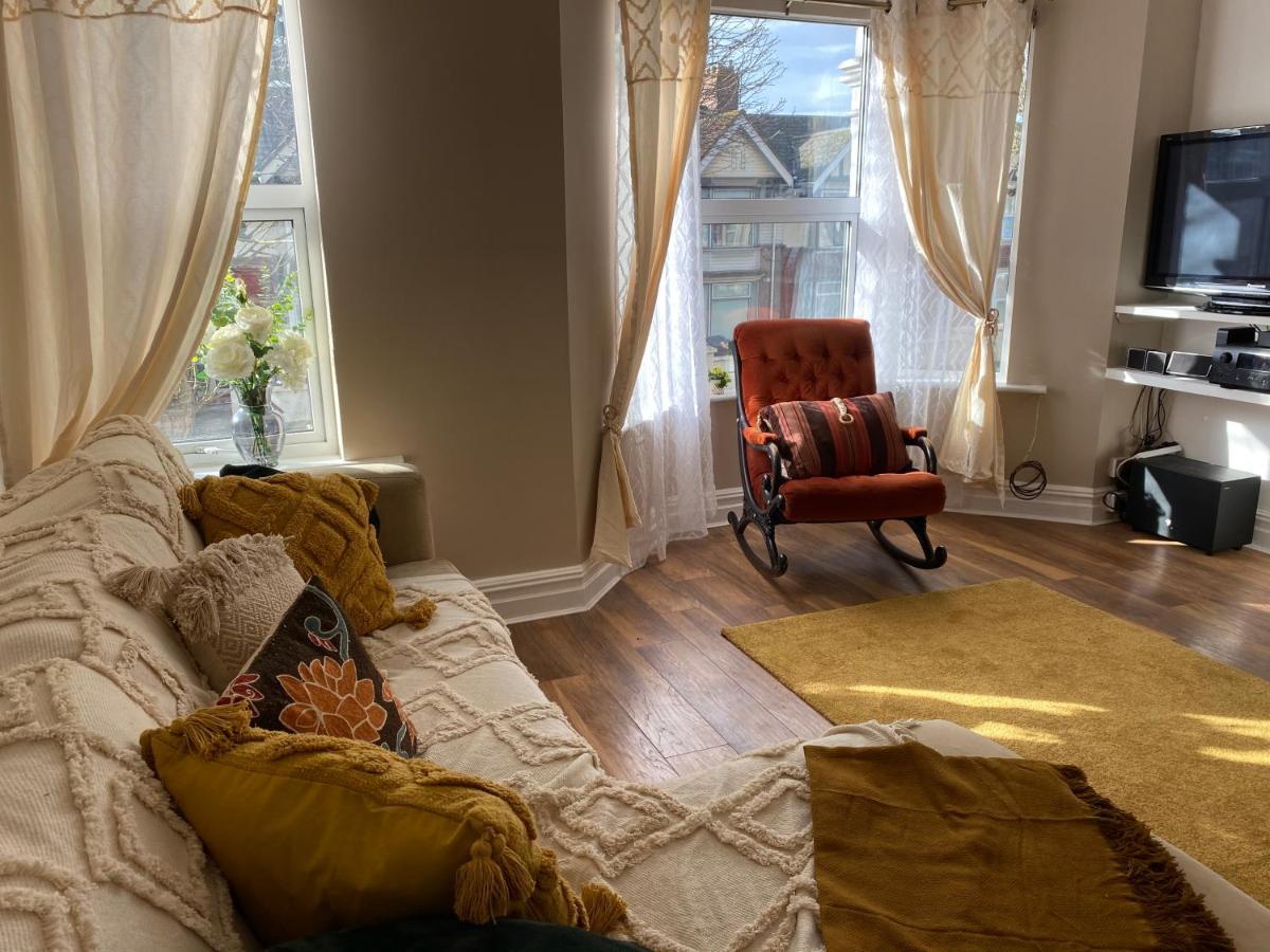 Beautiful Spacious In Town Centre Apartment