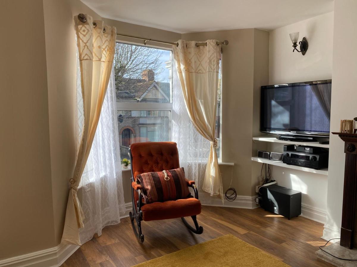 Beautiful Spacious In Town Centre *