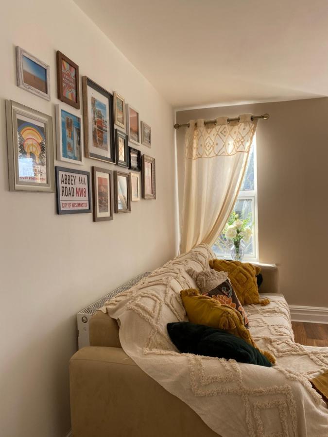 Beautiful Spacious In Town Centre Swindon