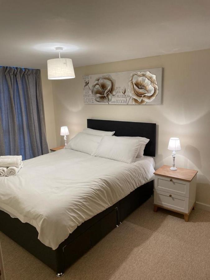 Paramount * Swindon