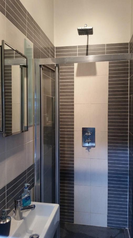 Apartment Bath Road