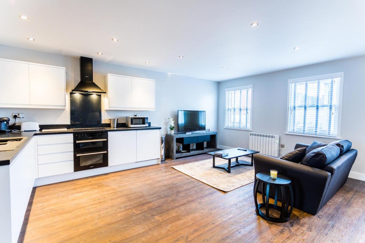 Life Serviced - Old Town * Swindon