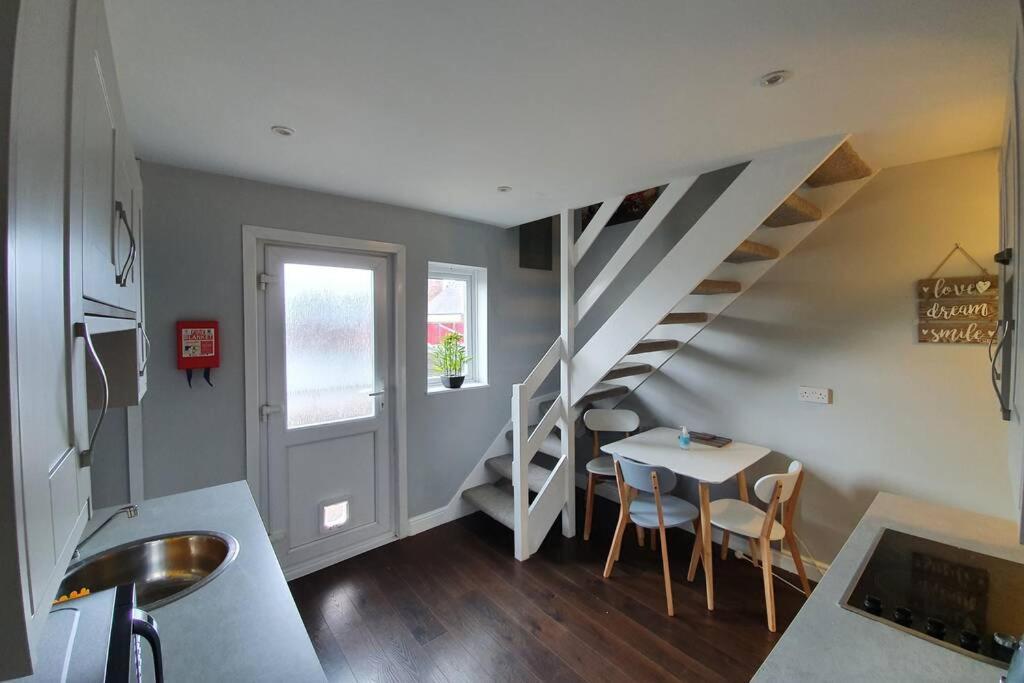 Apartment Cosy, Quirky, Comfy 'n' Chic House- Swindon