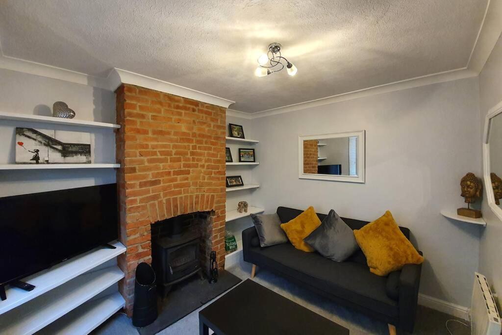 Cosy, Quirky, Comfy 'n' Chic House- * Swindon