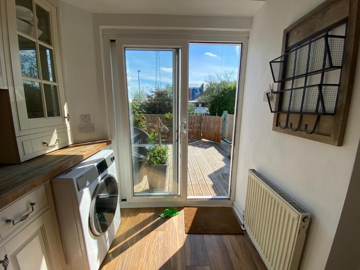 Beautiful Spacious In Town Centre *