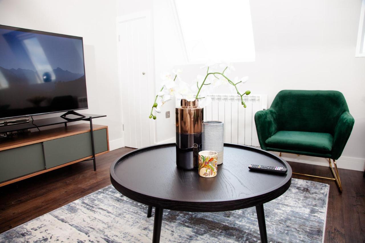 High Life Serviced - Old Town Apartment Swindon