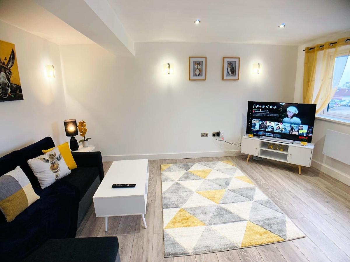 Springfield - Free Parking Apartment Swindon