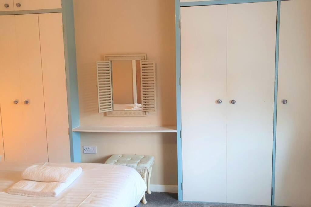 Holiday home 5 Bed, 2 Bath + Terrace, Garden & Parking
