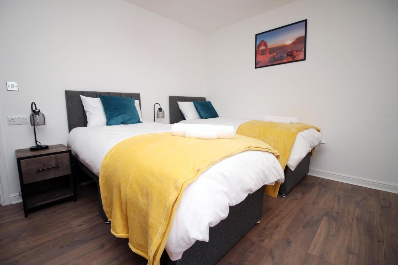 Holiday home Delft - Spacious Home, High Speed Wi-fi, Free Parking, Terrace *