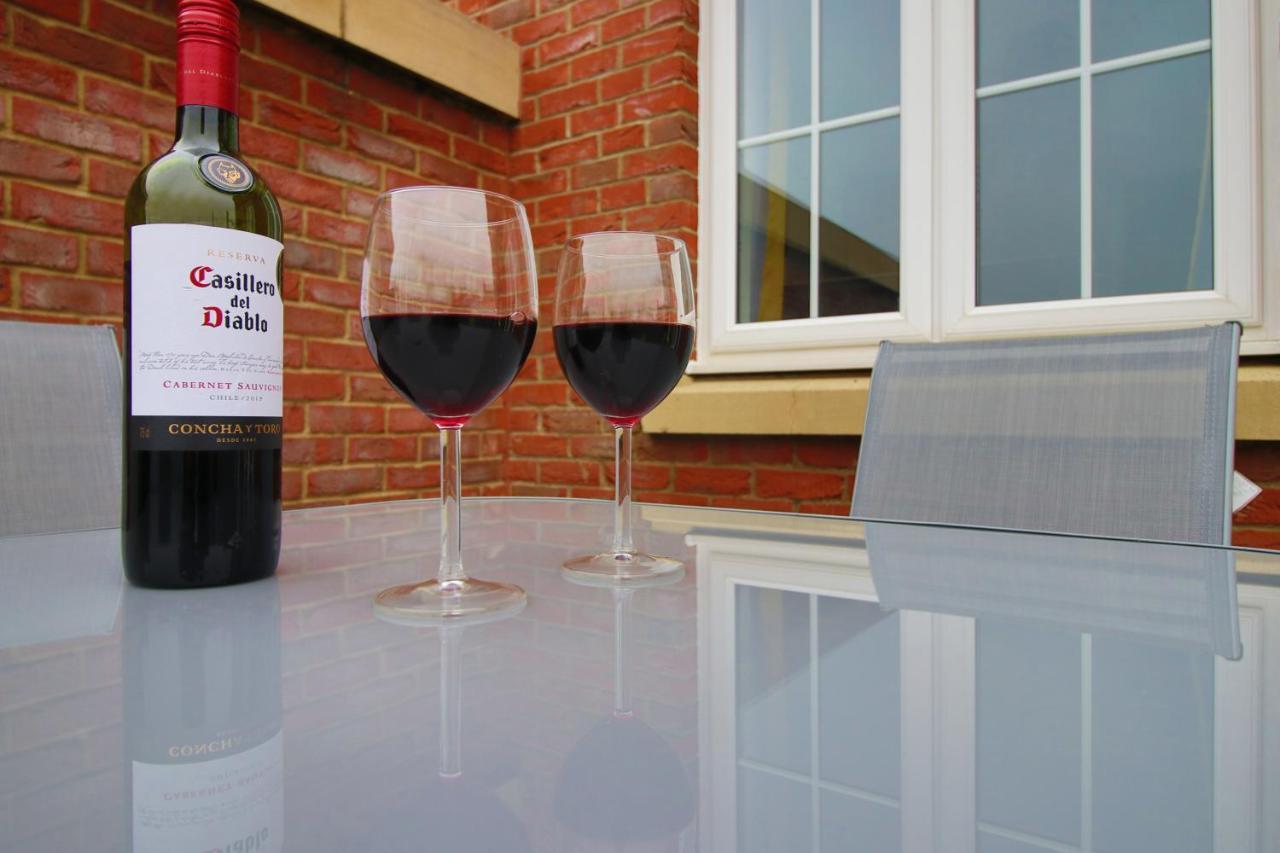 Delft - Spacious Home, High Speed Wi-fi, Free Parking, Terrace Holiday home *