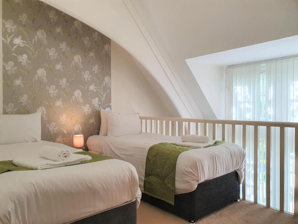 - Spacious 2 Beds Apartment Swindon