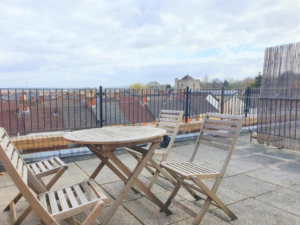 - Spacious 2 Beds * Swindon