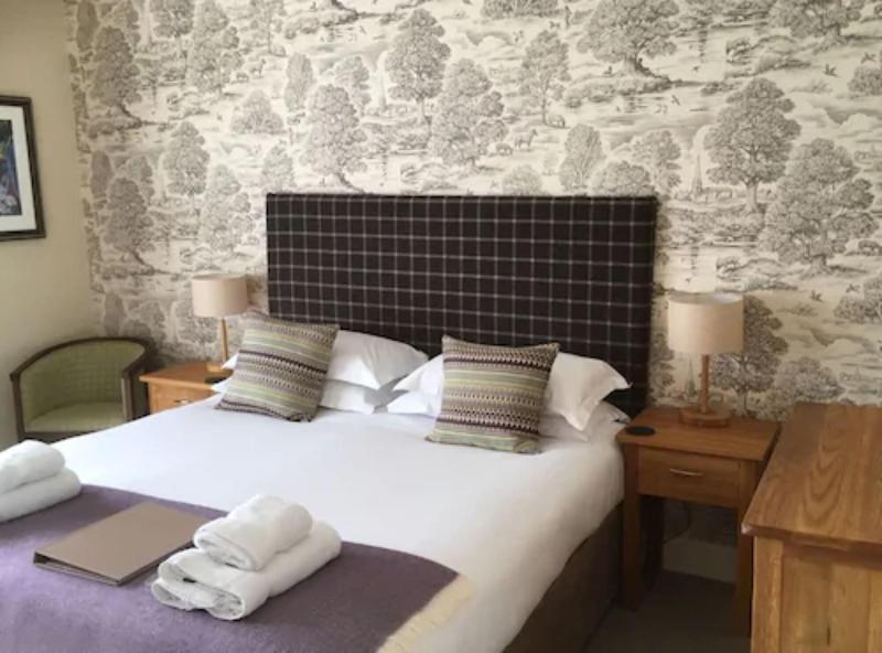 The White Hart, Wroughton 3*