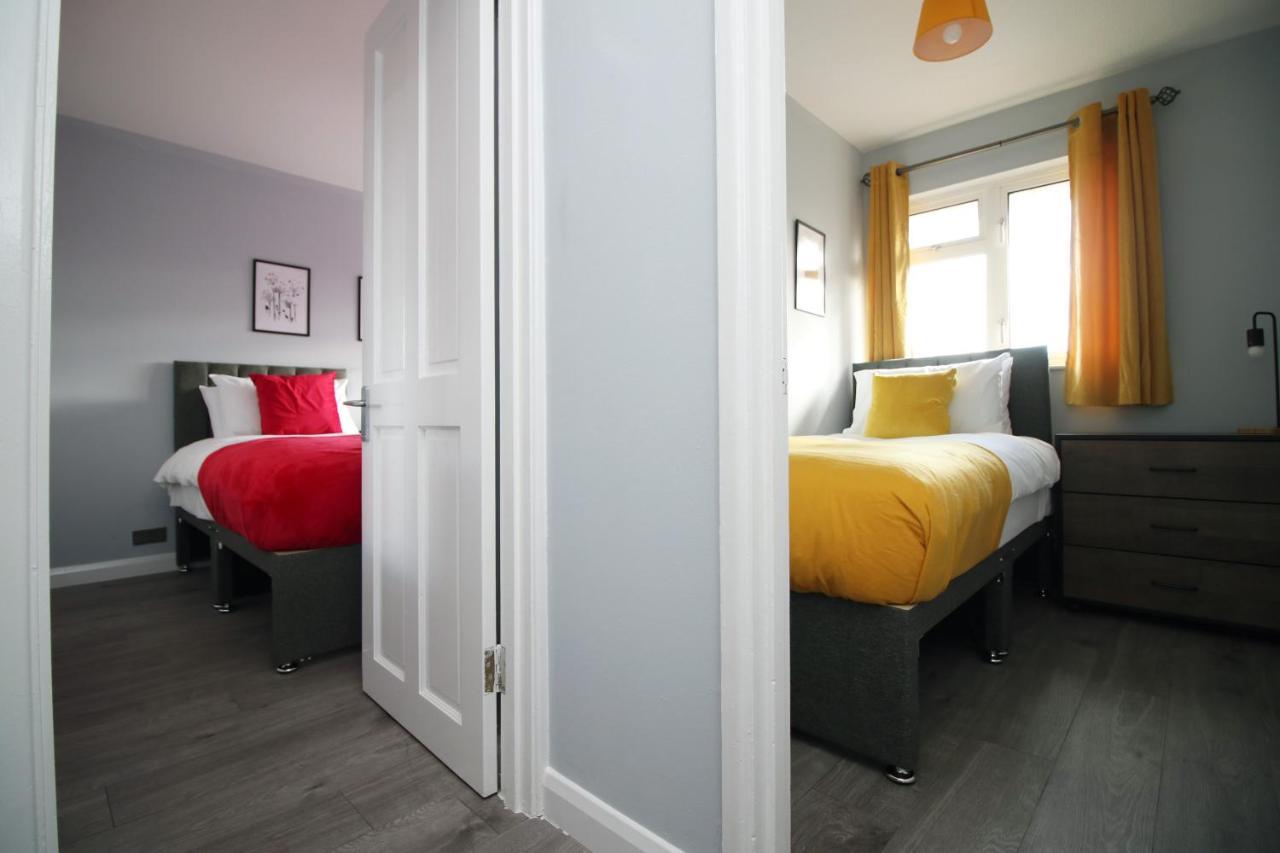Holiday home Chandos - Spacious Home, High Speed Wi-fi, Free Parking, Garden *