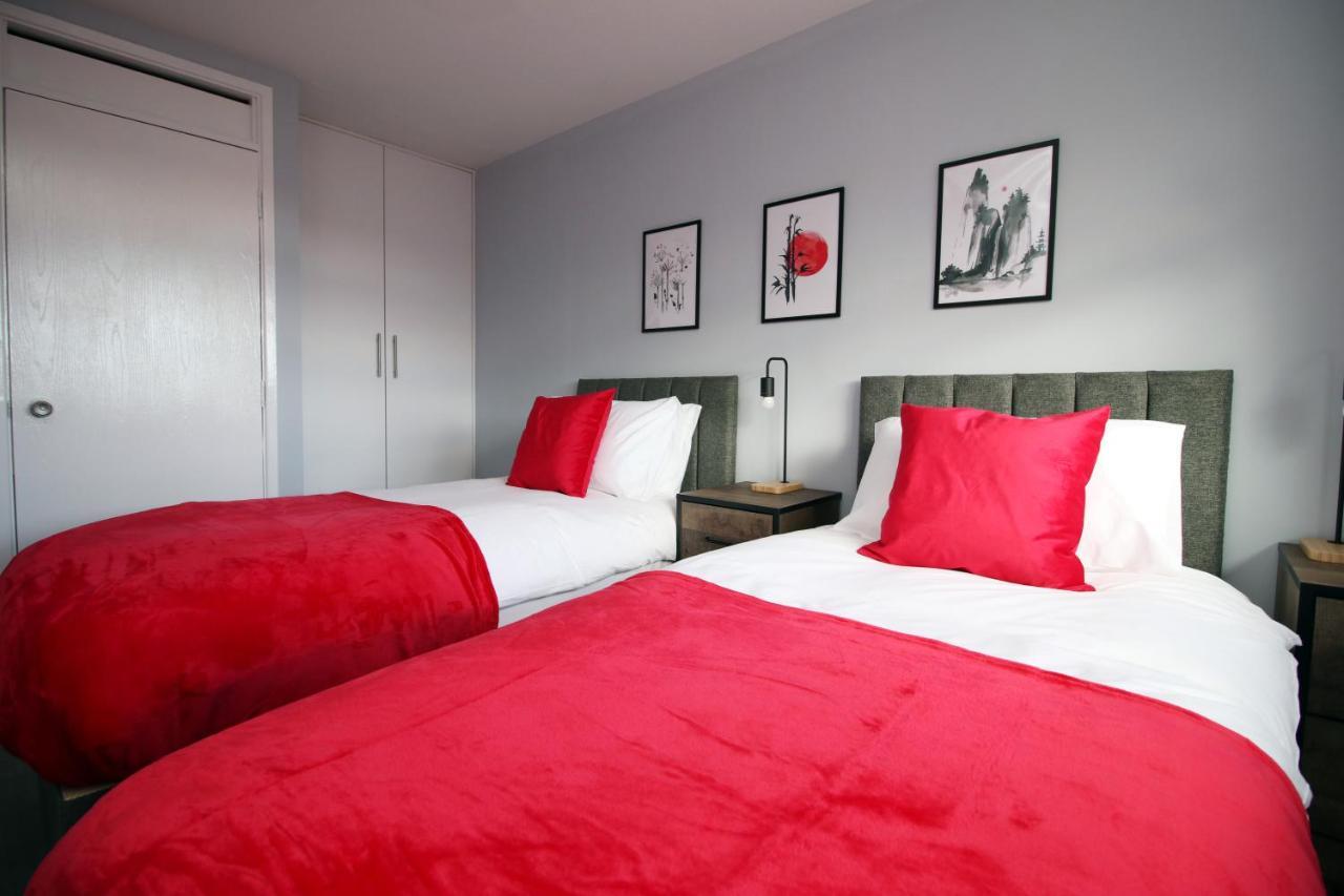 Chandos - Spacious Home, High Speed Wi-fi, Free Parking, Garden
