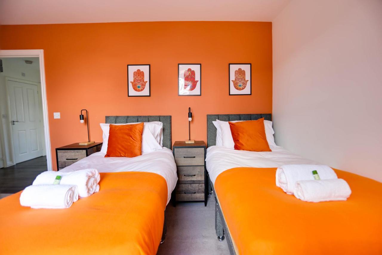 Staldon Court - Open Plan Apartment, High Speed Wi-fi, Free Parking * Swindon