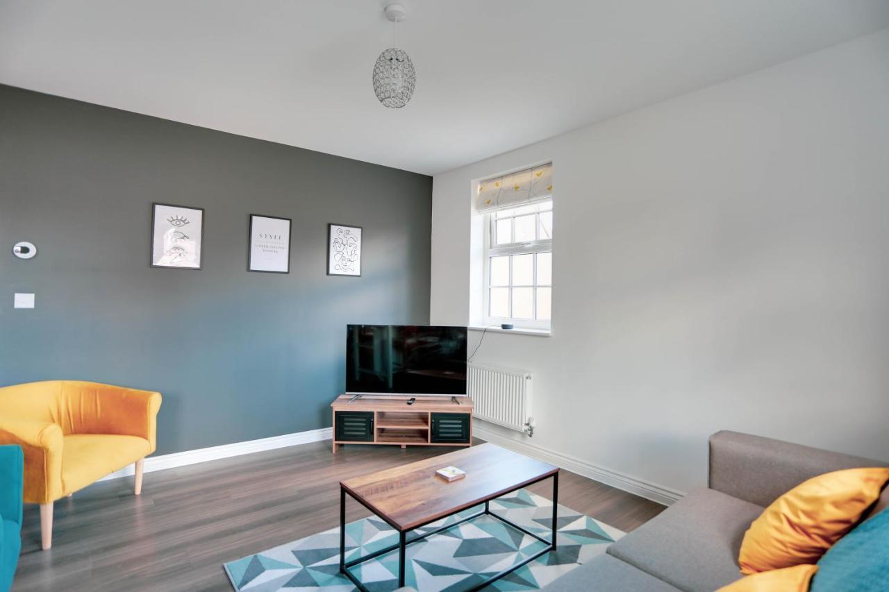 Staldon Court - Open Plan Apartment, High Speed Wi-fi, Free Parking Apartment