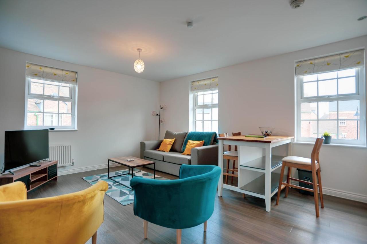 Staldon Court - Open Plan Apartment, High Speed Wi-fi, Free Parking Apartment *