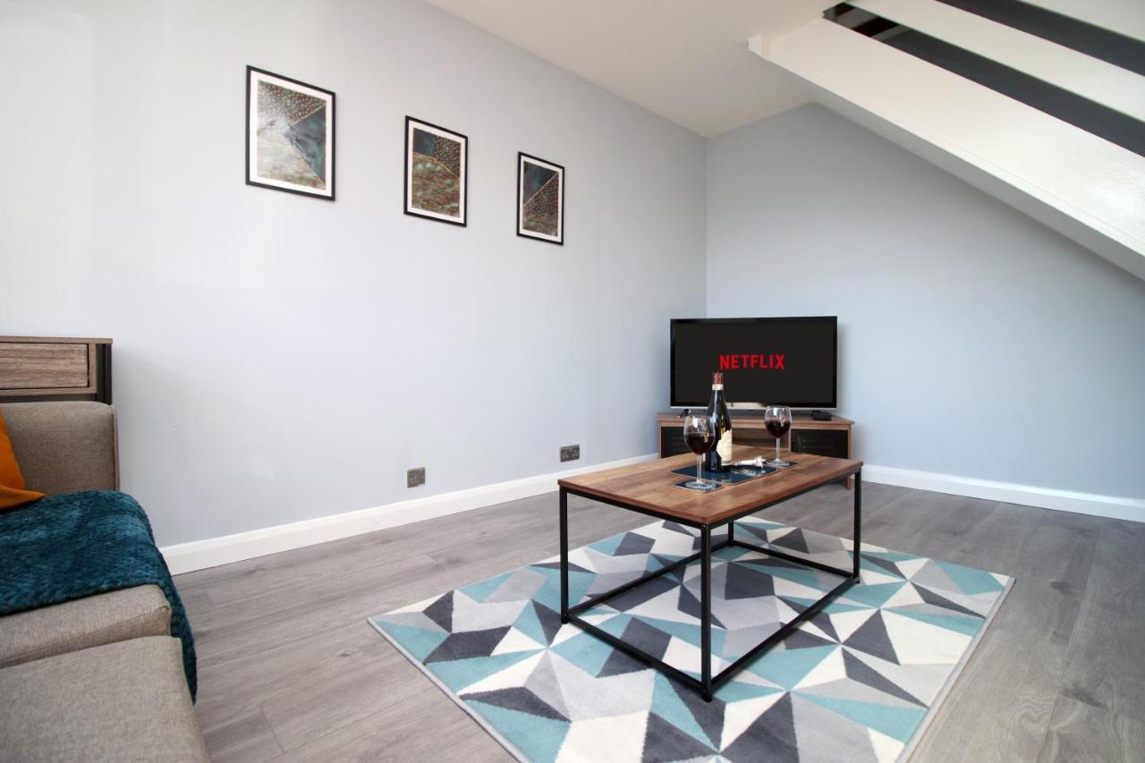 Holiday home Chandos - Spacious Home, High Speed Wi-fi, Free Parking, Garden Swindon