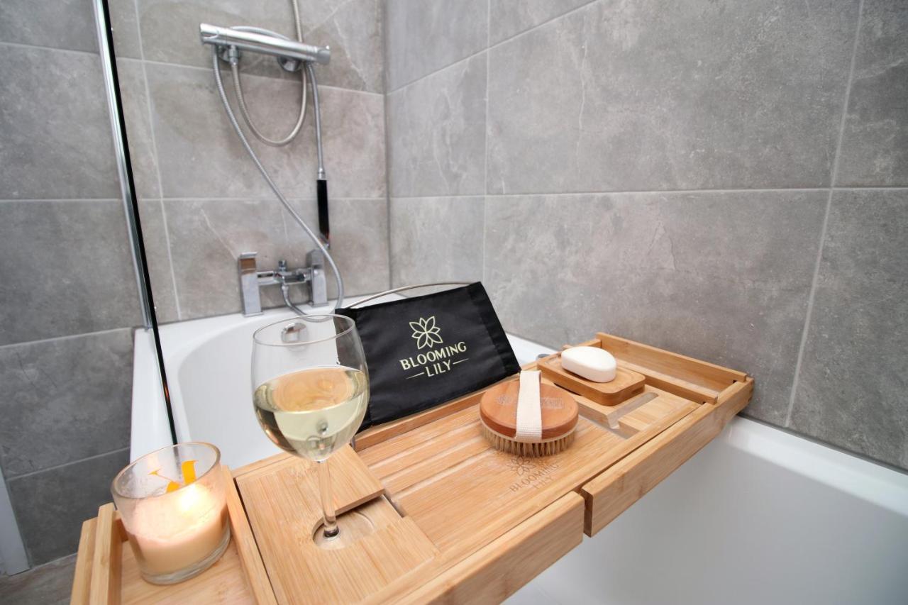 Holiday home Chandos - Spacious Home, High Speed Wi-fi, Free Parking, Garden
