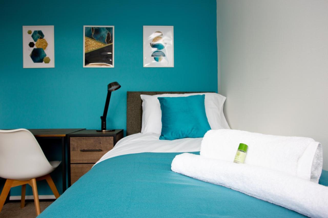 Gerard Walk - Spacious Home, High Speed Wi-fi, Free Parking, Garden