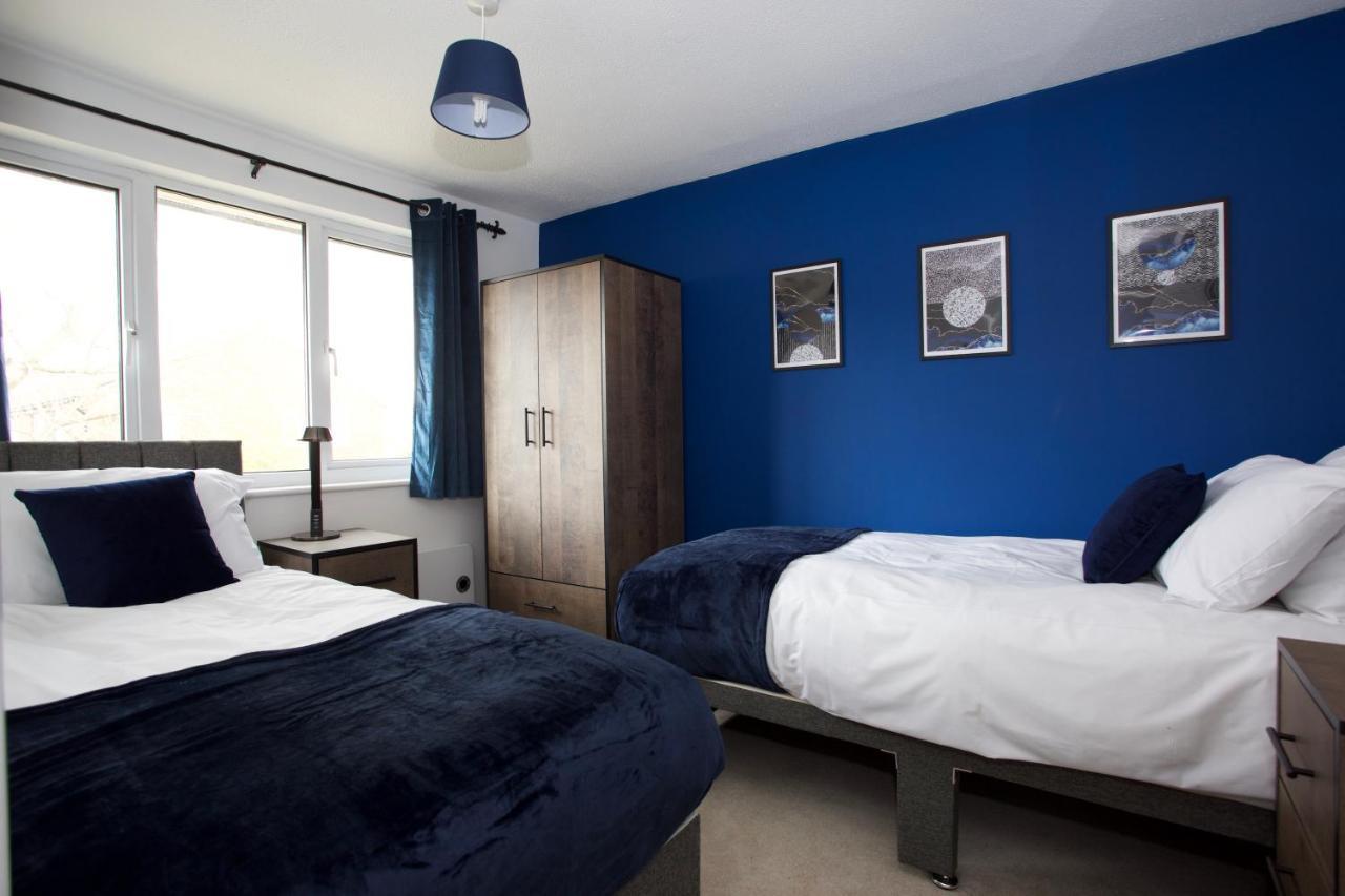Gerard Walk - Spacious Home, High Speed Wi-fi, Free Parking, Garden Holiday home