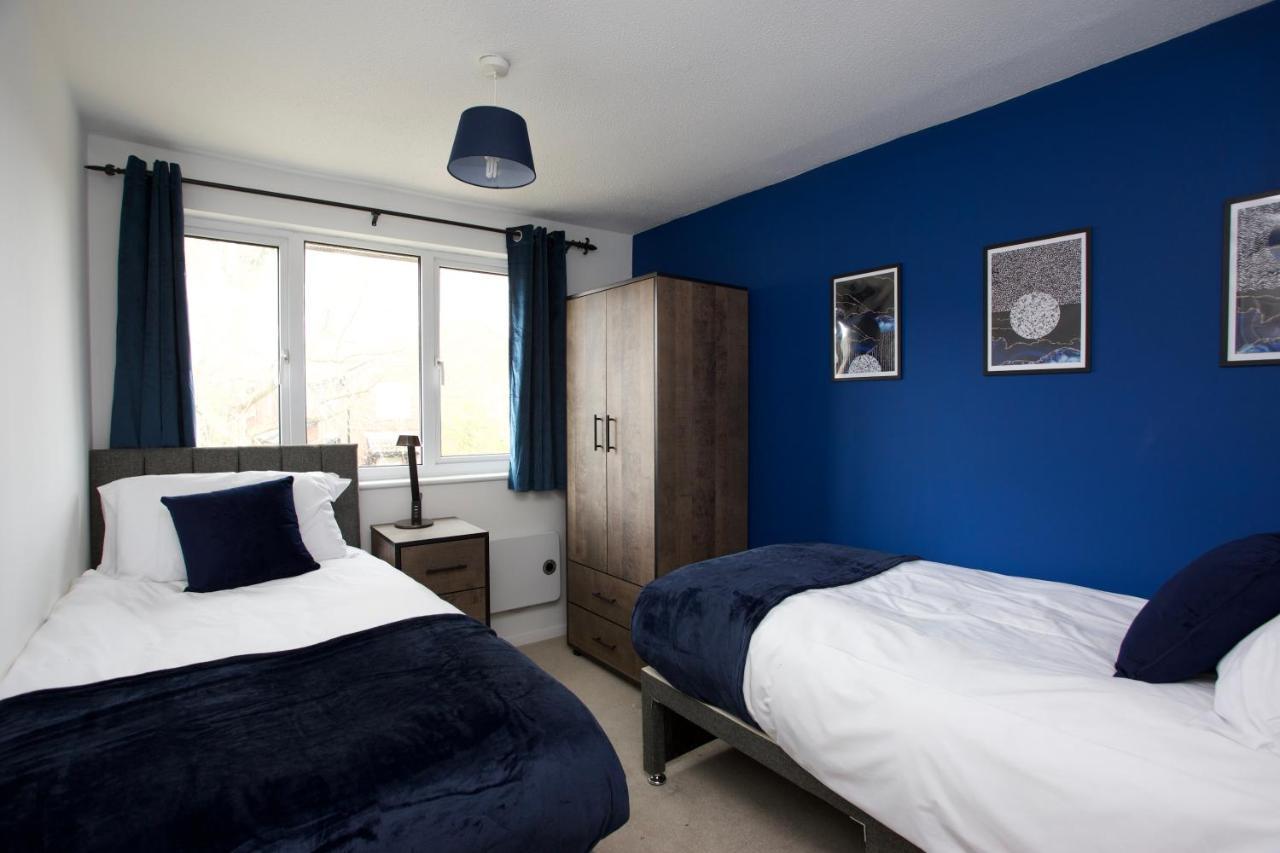 Holiday home Gerard Walk - Spacious Home, High Speed Wi-fi, Free Parking, Garden *