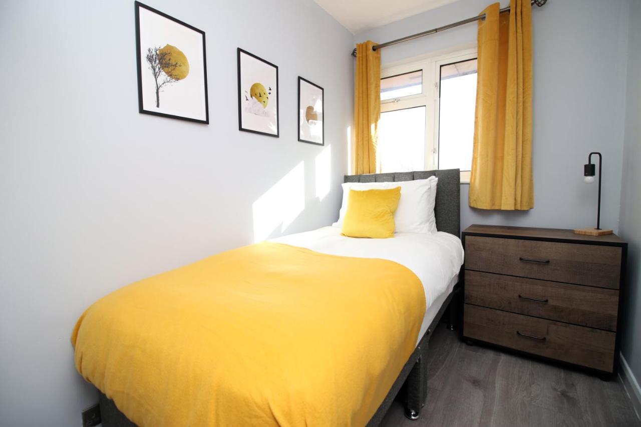 Chandos - Spacious Home, High Speed Wi-fi, Free Parking, Garden Holiday home