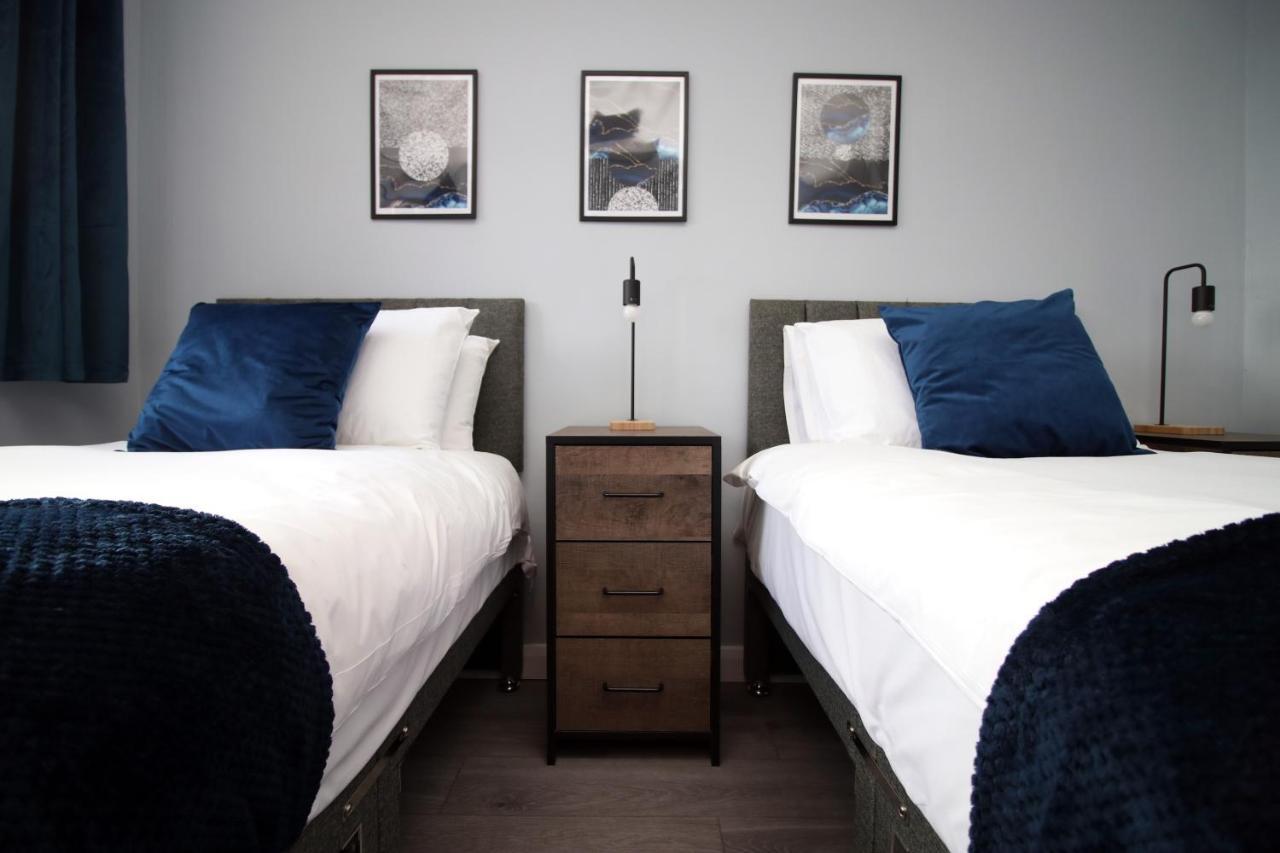 Chandos - Spacious Home, High Speed Wi-fi, Free Parking, Garden Holiday home *
