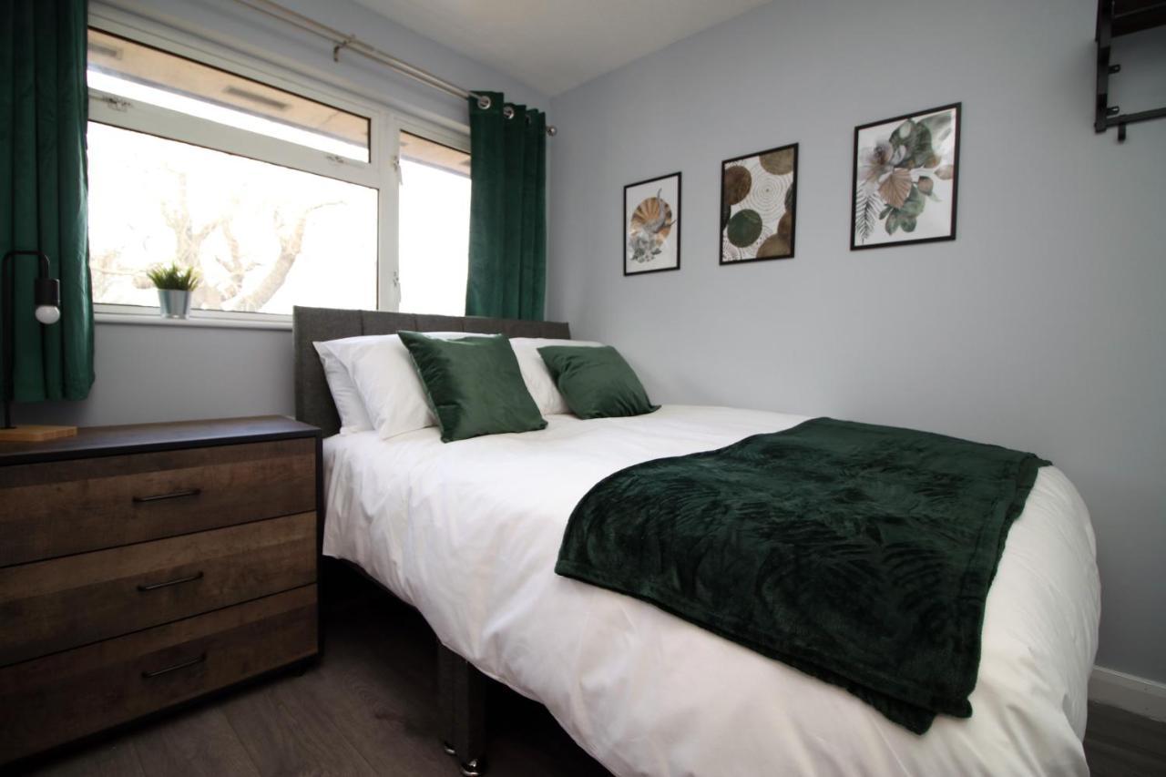 Holiday home Chandos - Spacious Home, High Speed Wi-fi, Free Parking, Garden