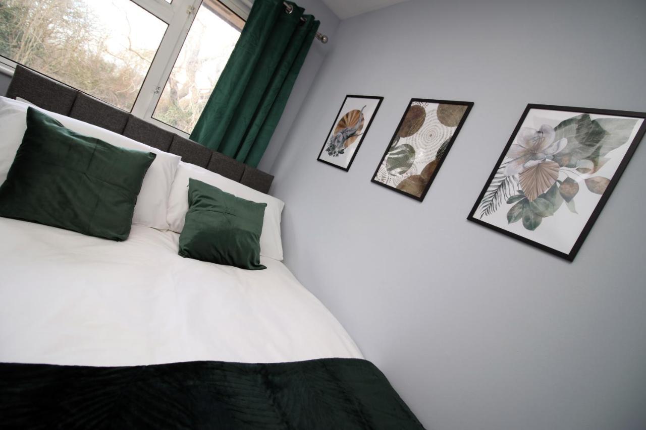 Holiday home Chandos - Spacious Home, High Speed Wi-fi, Free Parking, Garden