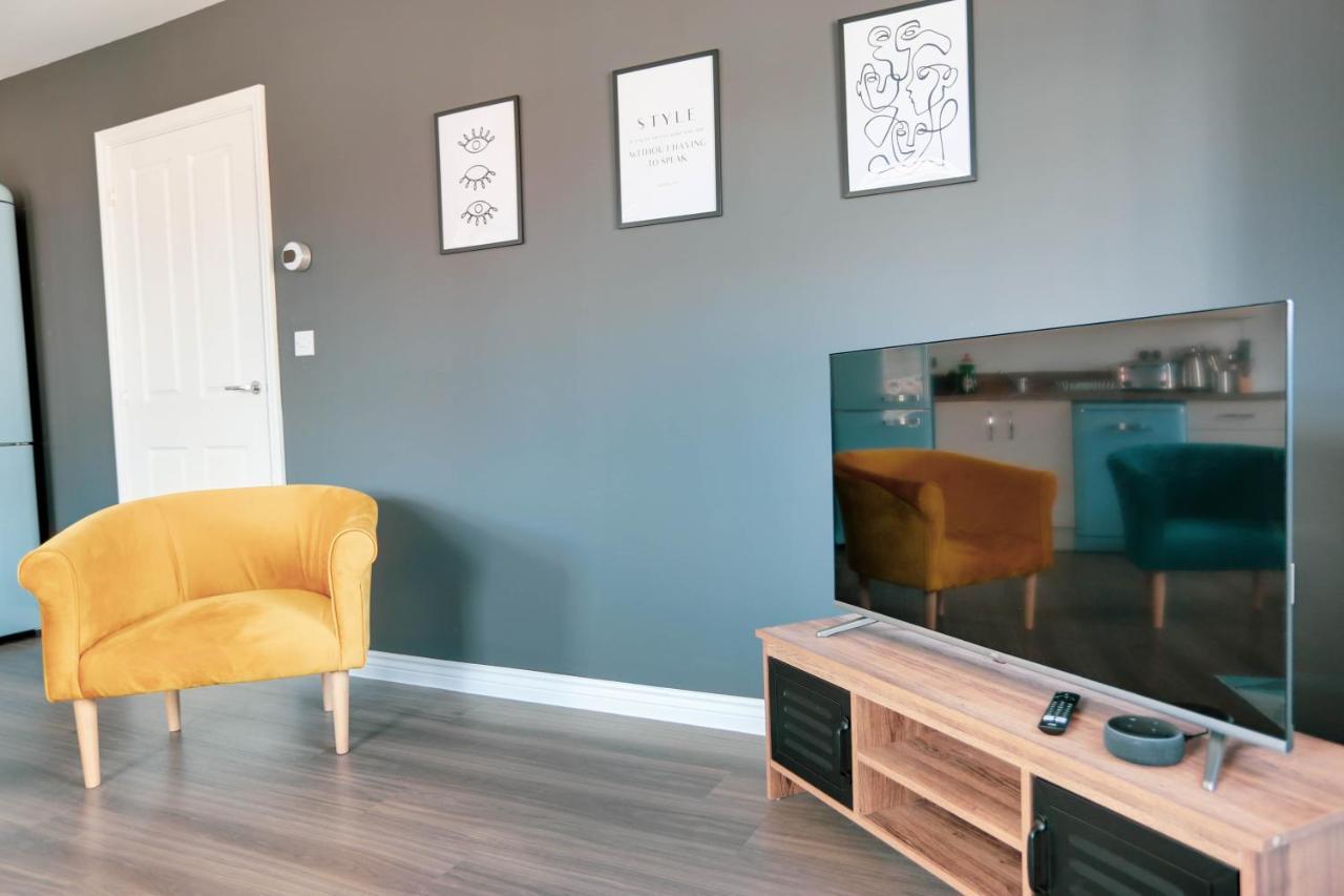 Staldon Court - Open Plan Apartment, High Speed Wi-fi, Free Parking Apartment *
