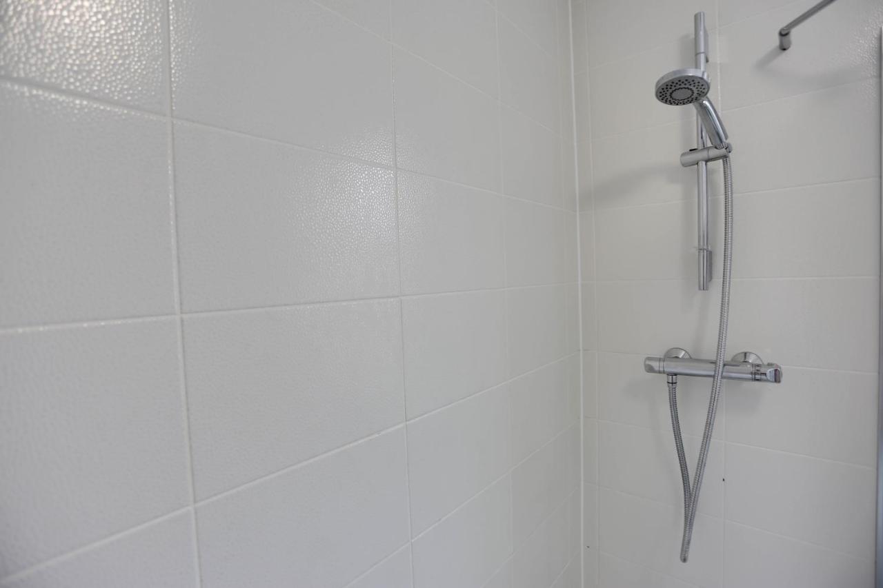 Staldon Court - Open Plan Apartment, High Speed Wi-fi, Free Parking Apartment *