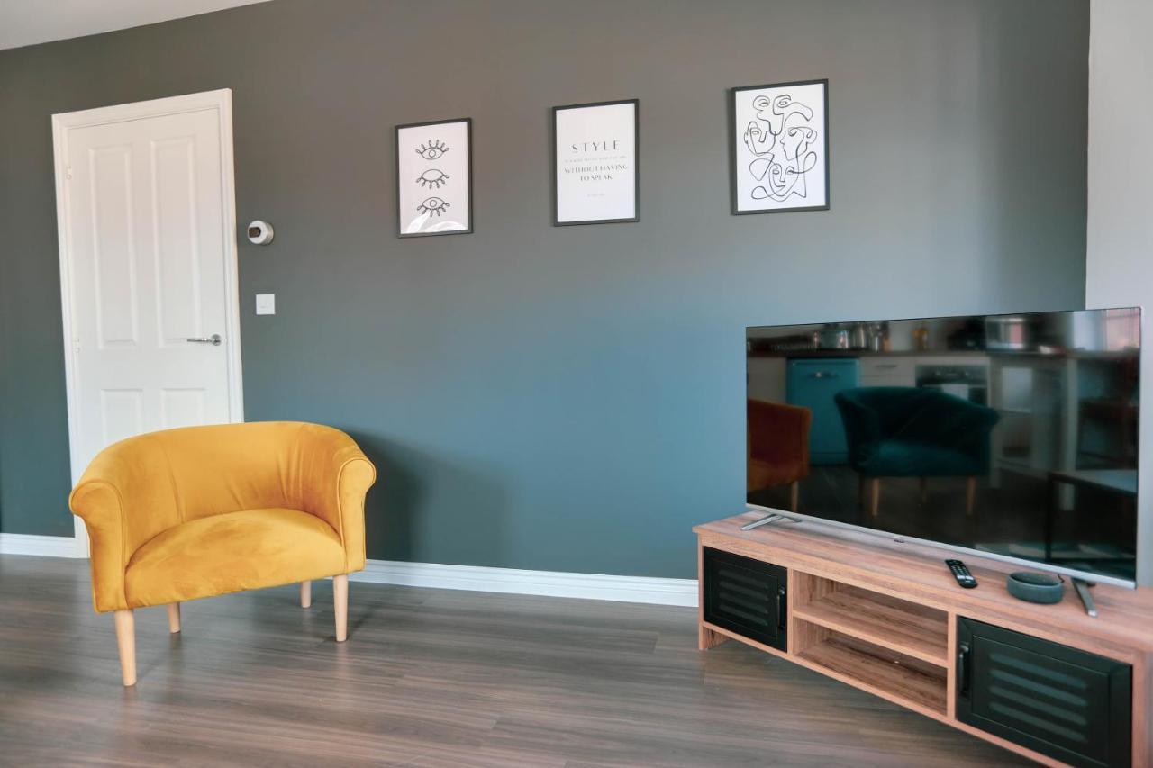 Staldon Court - Open Plan Apartment, High Speed Wi-fi, Free Parking