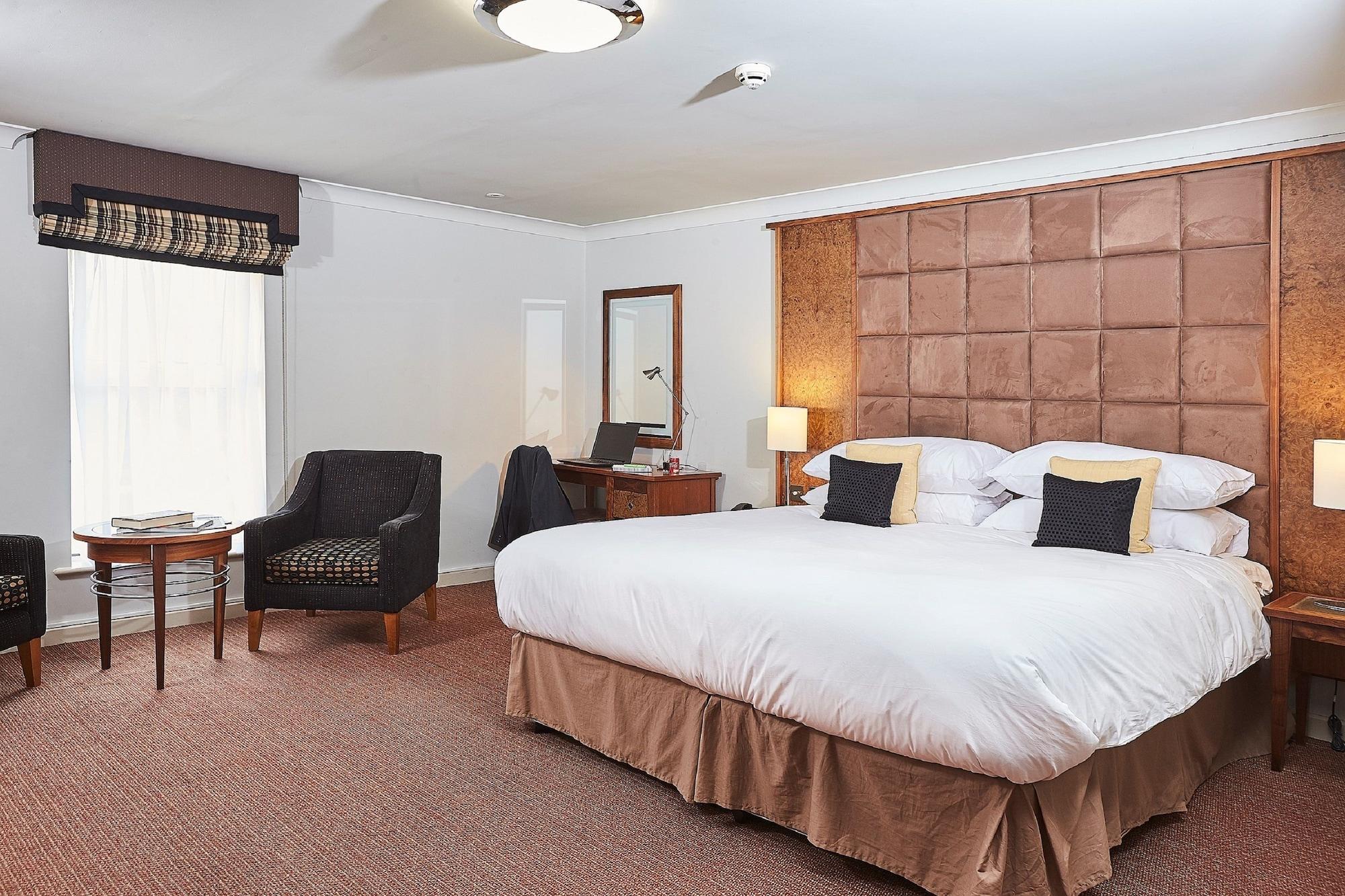 Alexandra House 4* Swindon