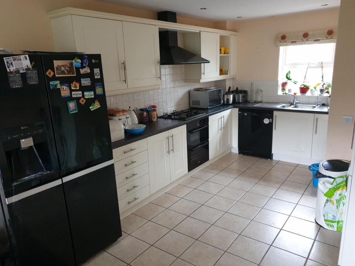 6 Deluxe Doubles 2 With En In Large House - No Pets Homestay