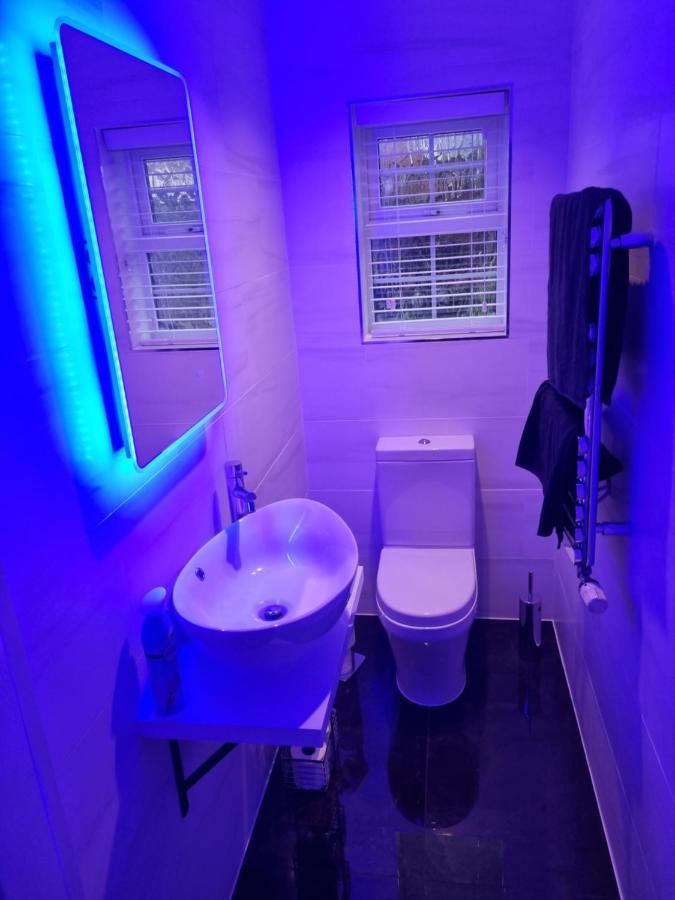 Homestay 6 Deluxe Doubles 2 With En In Large House - No Pets *