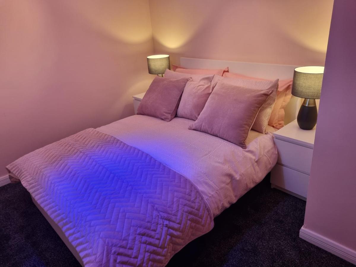 6 Deluxe Doubles 2 With En In Large House - No Pets * Swindon