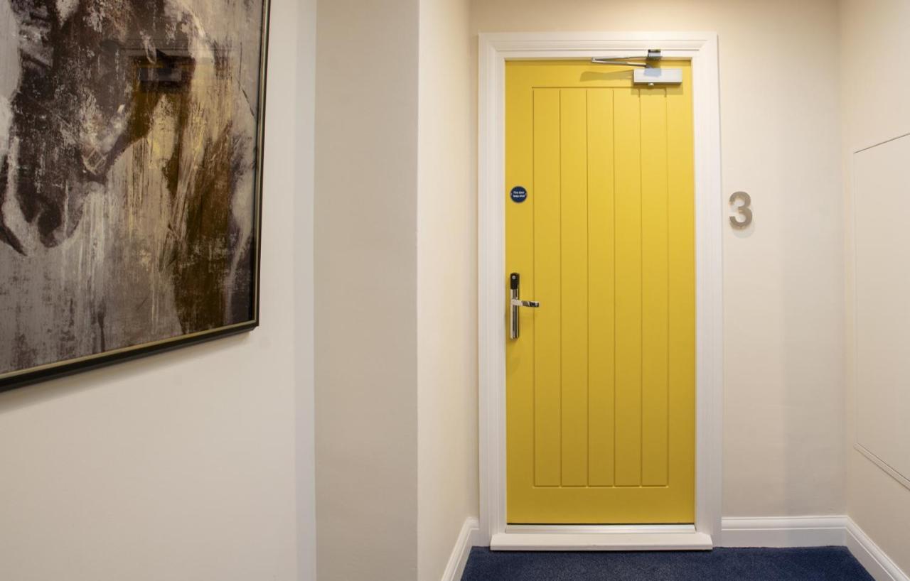 No 1 Wood Street Apartment *