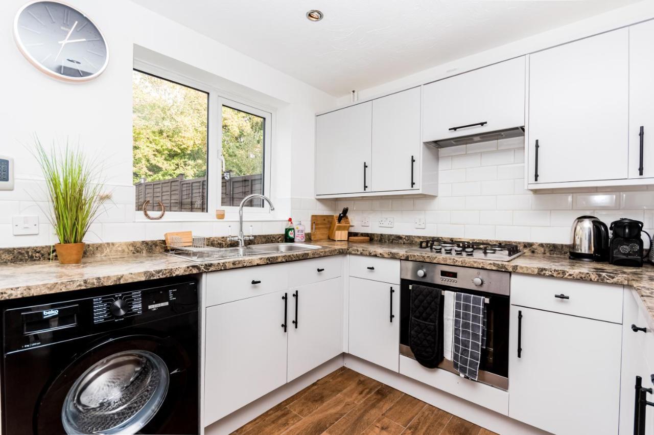 Cosy Contractor House & Garden & Free Parking * Swindon