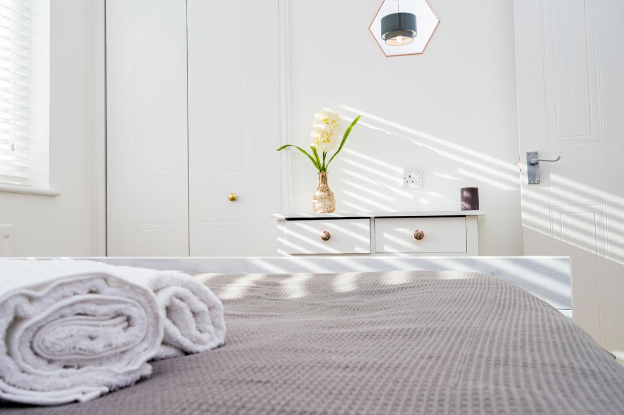 Cosy Contractor House & Garden & Free Parking Apartment Swindon
