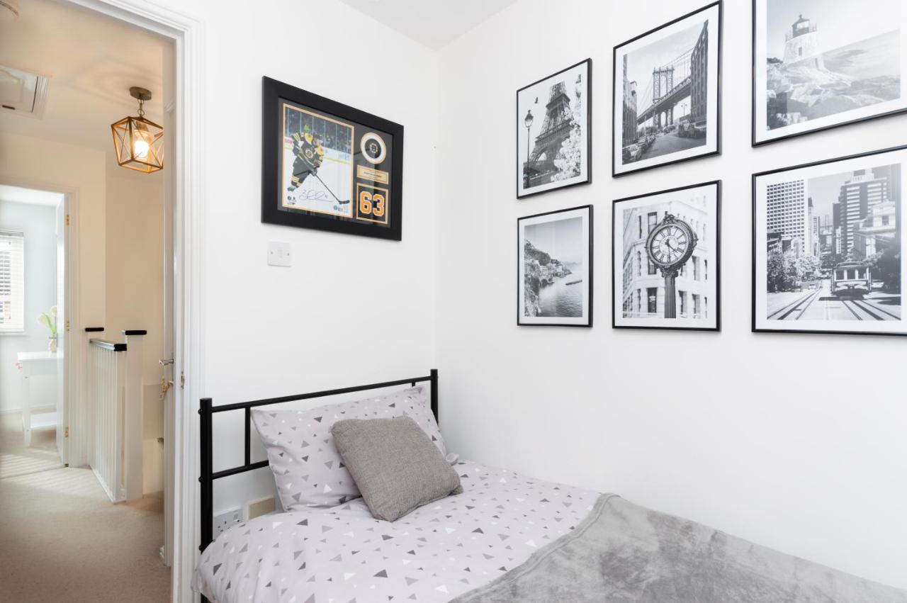 Cosy Contractor House & Garden & Free Parking *