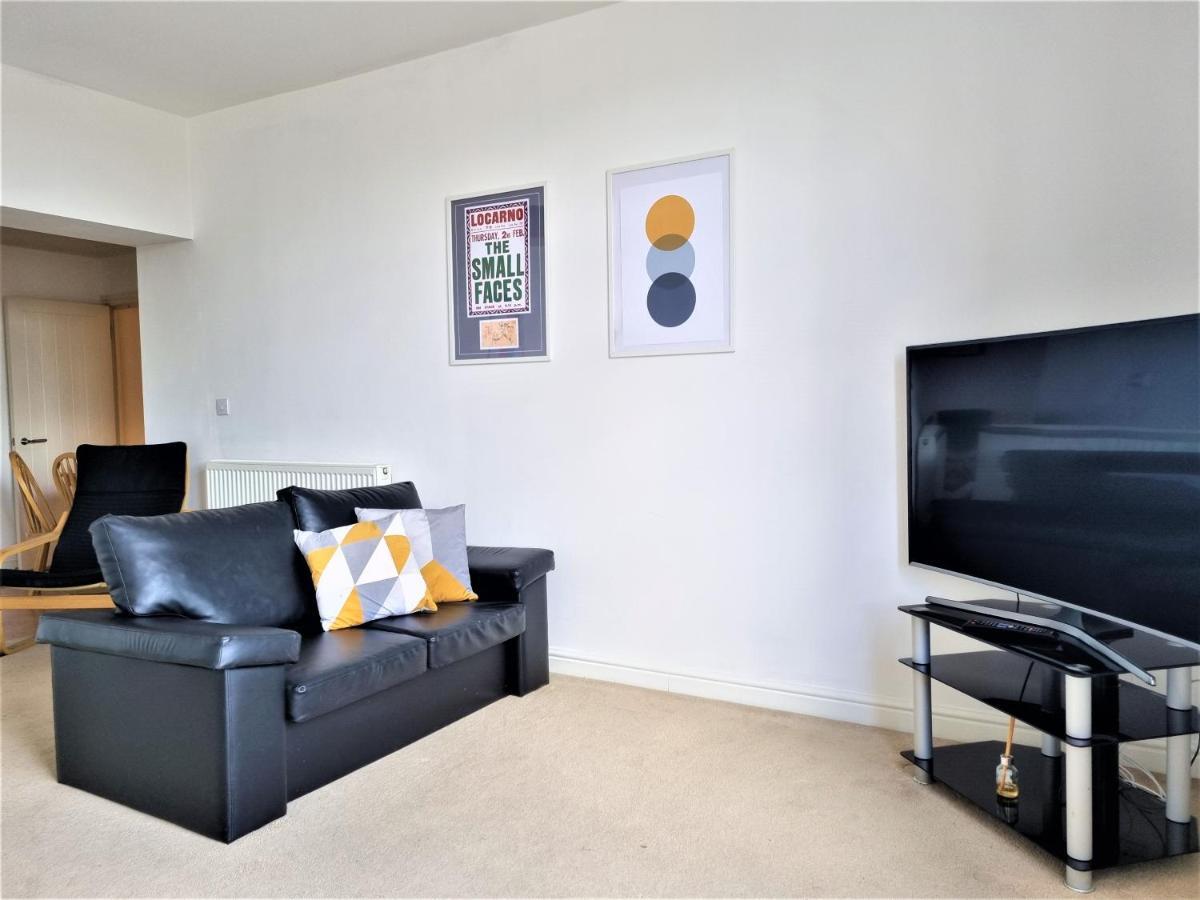 - Spacious 2 Beds Swindon