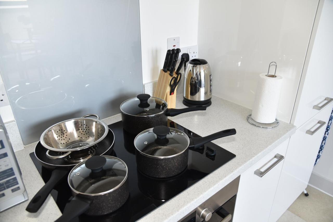 Fantastic 2 Dbl Bedroom Apt. Free Off-road Parking