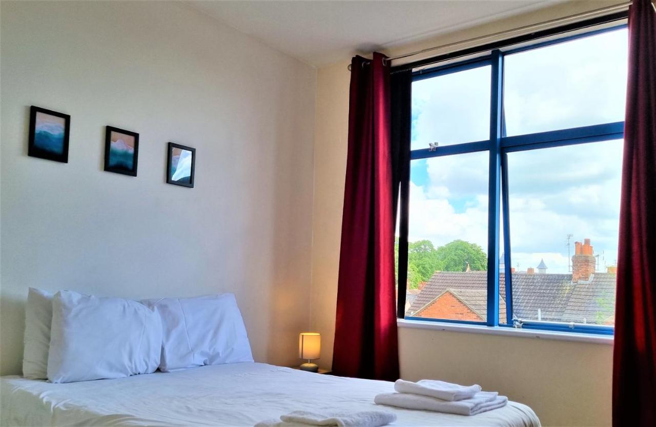 - Spacious 2 Beds Apartment Swindon