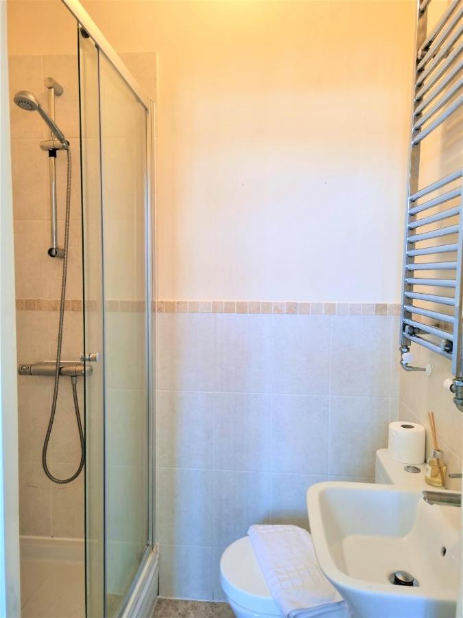 Apartment - Spacious 2 Beds Swindon