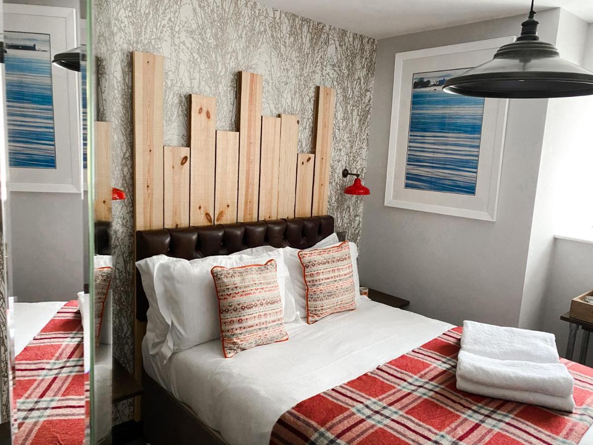 Inn Helen Browning's Royal Oak 4*