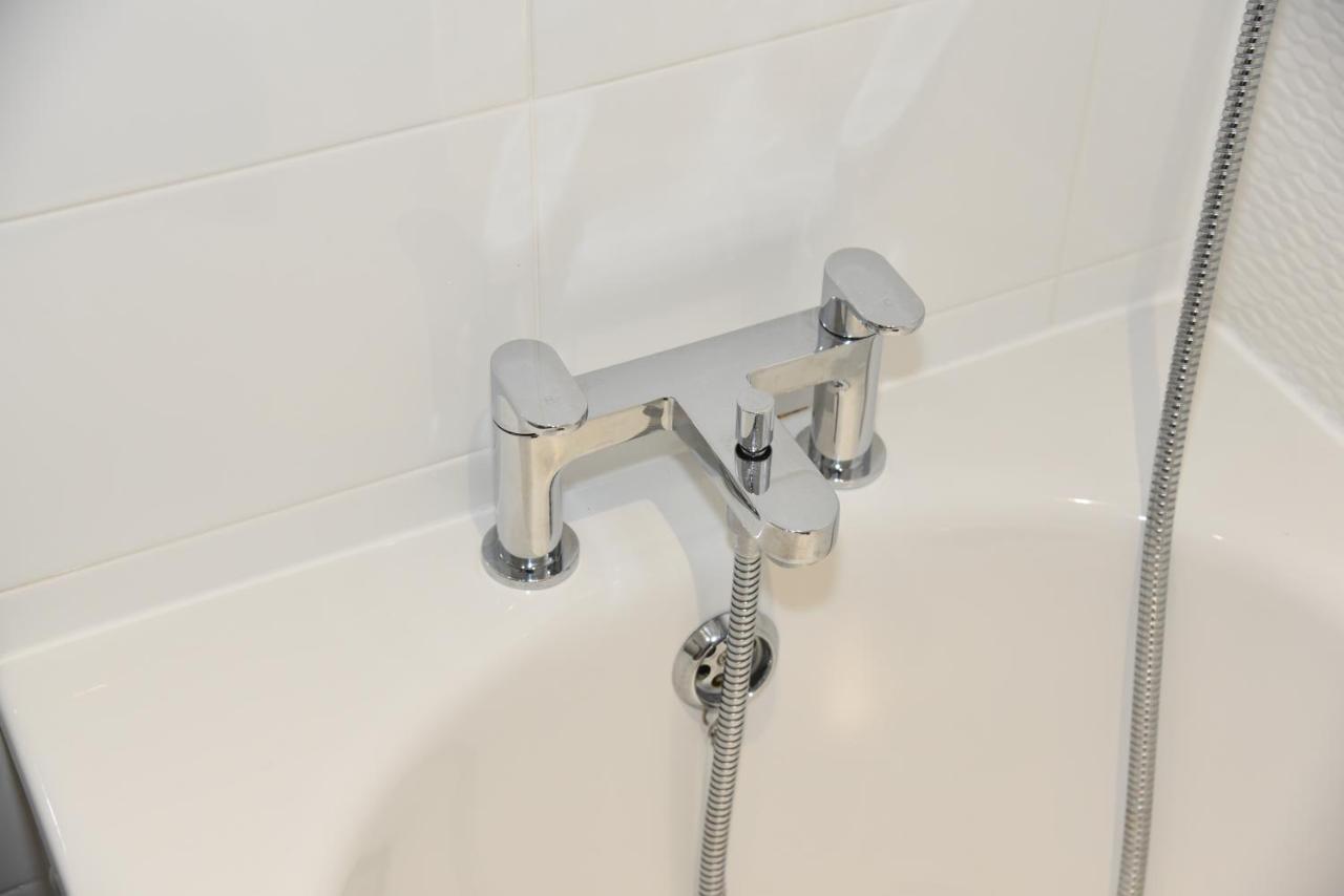 Fantastic 2 Dbl Bedroom Apt. Free Off-road Parking